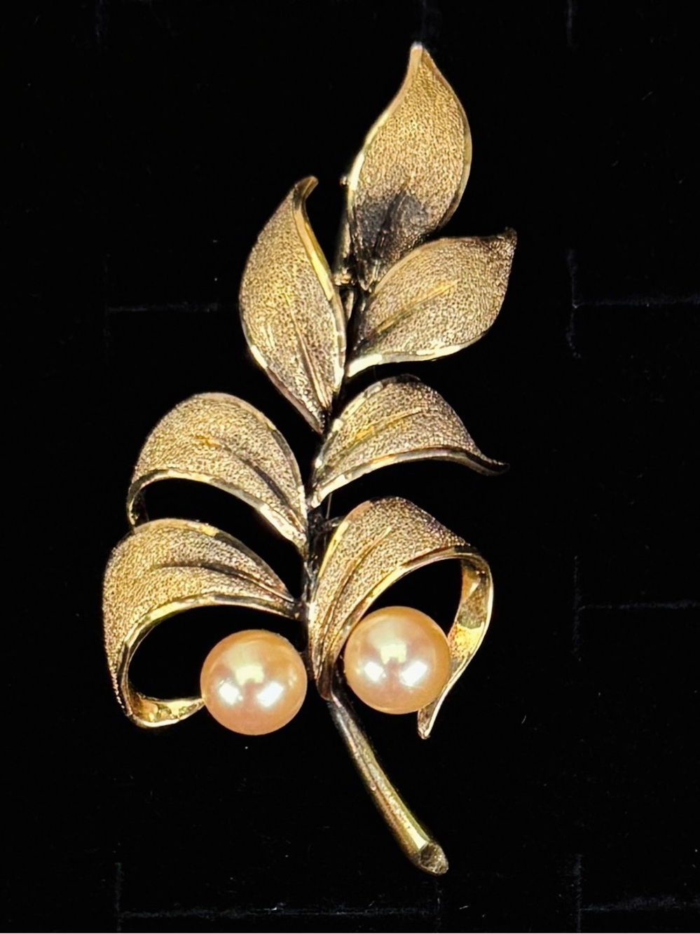 Vintage Goldtone Leaf Brooch with Pearl Accents